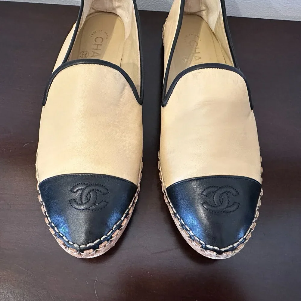 CHANEL 19C Lambskin Beige/Black Mocassins Loafers W/Box women's Size 40